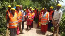 प्रधानमन्त्री रोजगार कार्यक्रम अन्तर्गत छत्रदेव गाउँपालिकामा श्रमिक द्वारा मोटरबाटो निर्माण कार्य गर्दै ।