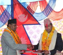 बिदाई तथा स्वागत कार्यक्रममा सरुवा भइ आउनुभएका प्रमुख प्रशासकीय श्री खिमानन्द भुसाल एवं विदाई भइ जानुहुने प्रमुख प्रशासकीय अधिकृत श्री भेषराज पन्थ ।